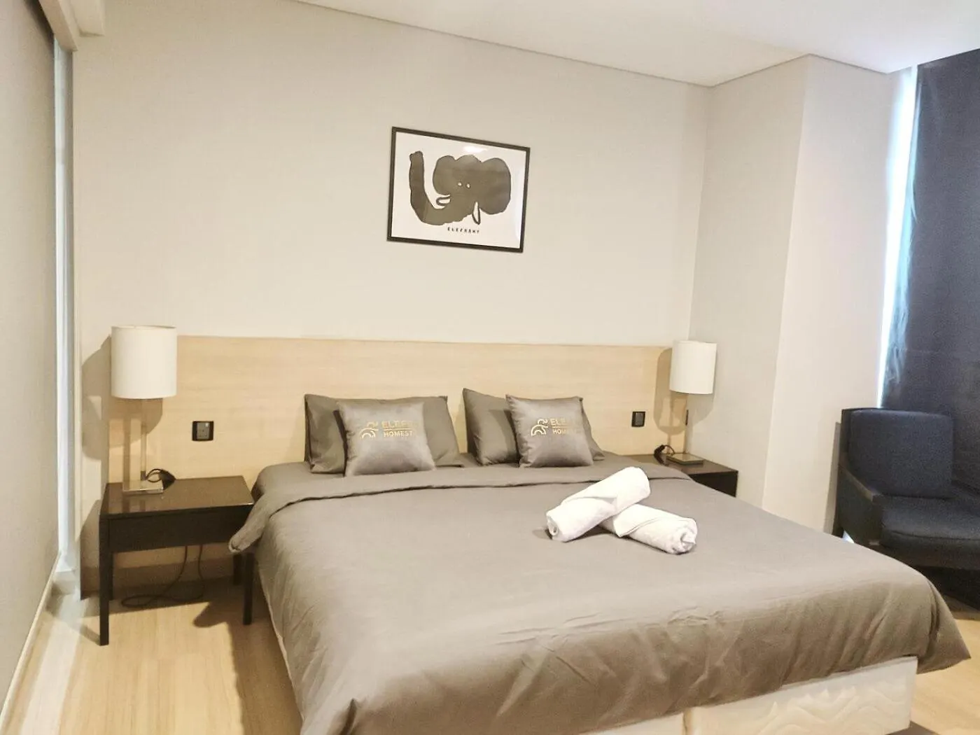 Cosy King With City View At The Straits 715 contacts